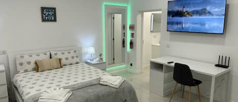 Iron/ironing board, WiFi, bed sheets