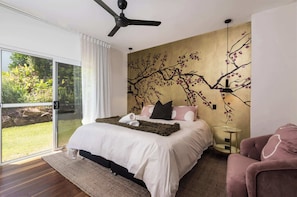 8 bedrooms, desk, iron/ironing board, WiFi - Ninderry Manor- Magical Sunshine Coast Escape (Ninderry)