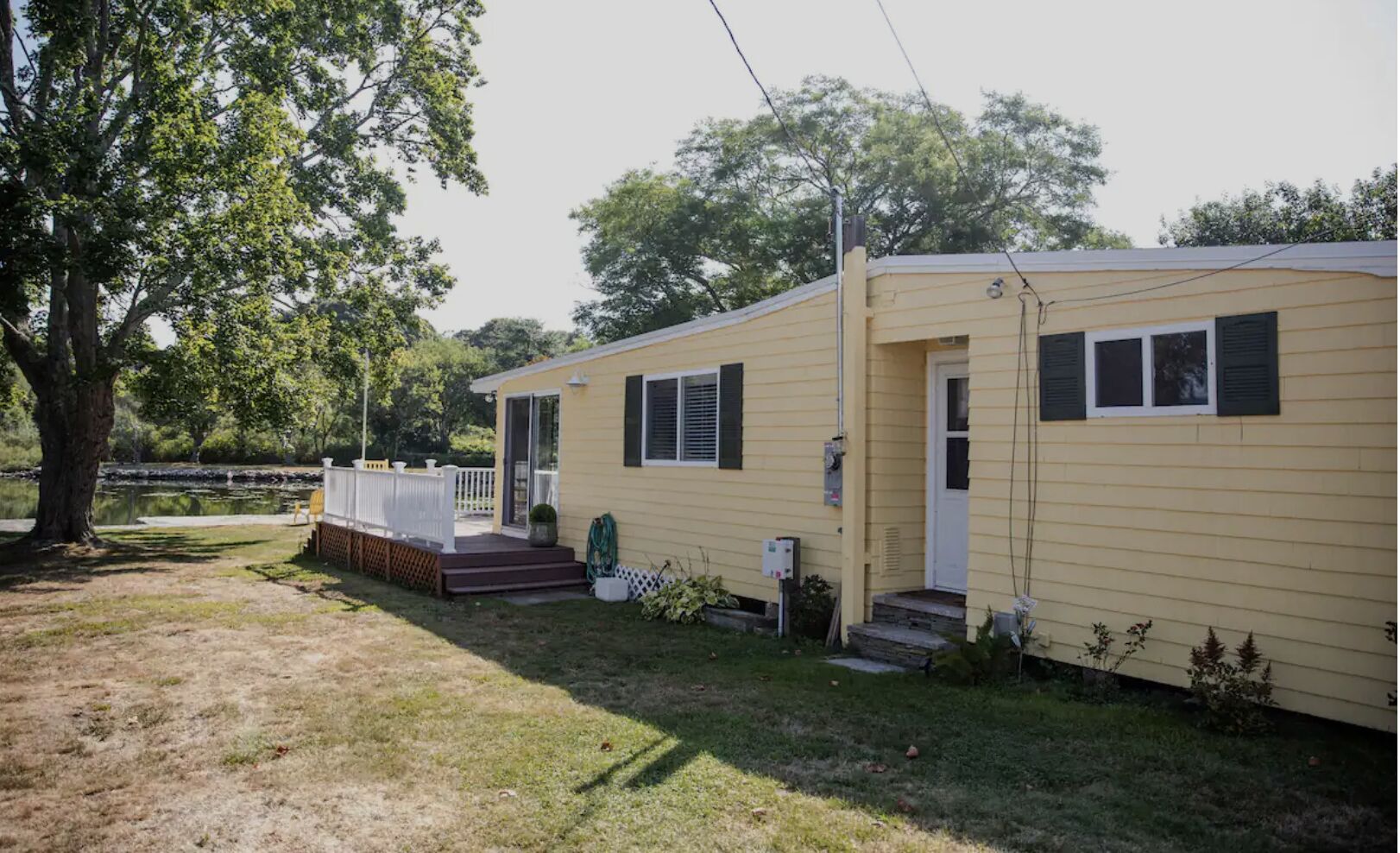 Waterfront Summer Cottage on Nanaquaket Pond