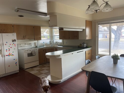 Cozy Older Home Close to Campus, Downtown and Outdoor fun. Kid and Pet Friendly!