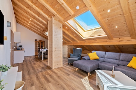 TV. Apartment "Brauneck" with Mountain View, Balcony and Wi-Fi