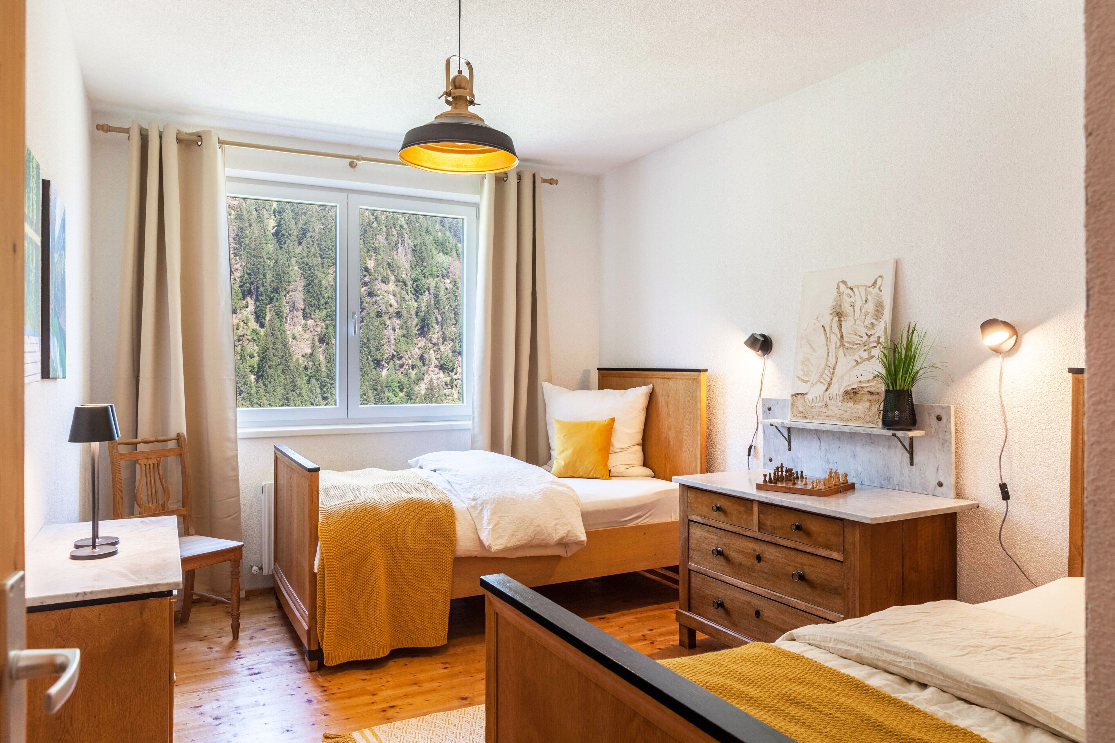 4 bedrooms, desk, free WiFi, bed sheets