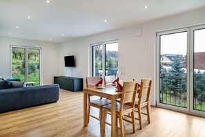 TV - Apartment 'Tanne' with Balcony and Wi-Fi (Ravensburg)