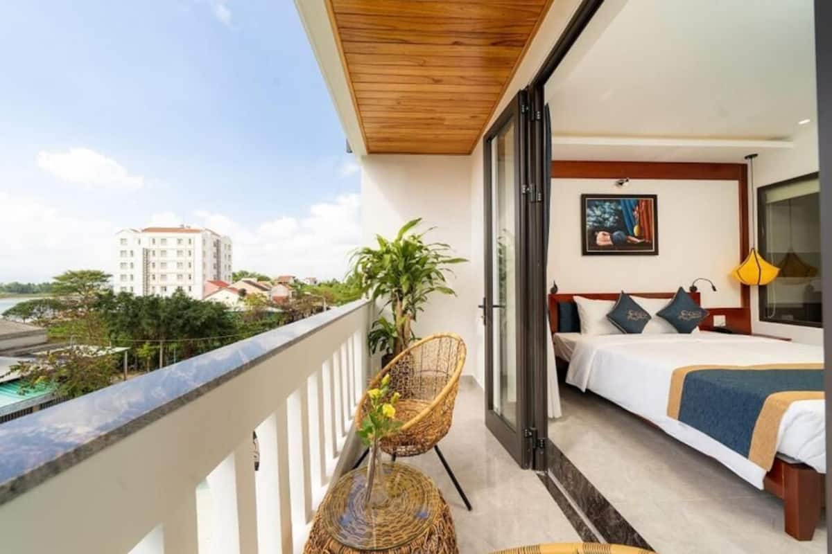 Kamar Double Panorama | Seprai Frette Italia, seprai premium, busa memori, dan minibar