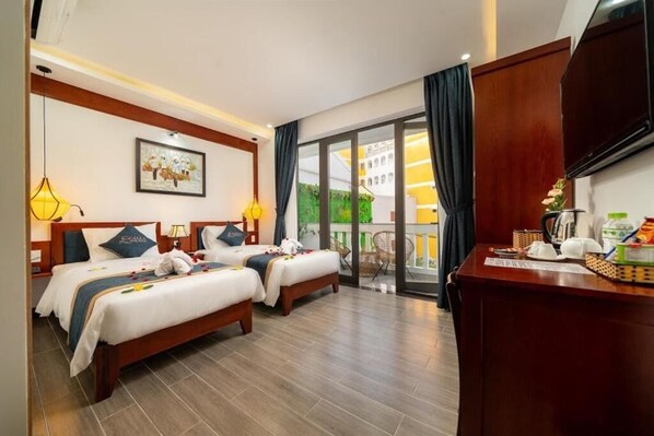 Shower, rainfall showerhead, designer toiletries, hair dryer - Southern River Hotel Hoi An (Da Nang)