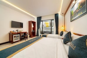 Deluxe Triple Room, 1 Bedroom, Pool View | Bathroom | Shower, rainfall showerhead, designer toiletries, hair dryer - Southern River Hotel Hoi An (Da Nang)