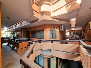 Handrails in hallways