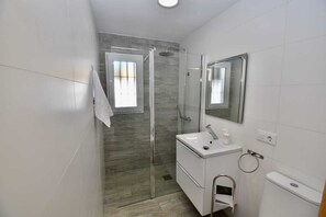 Hair dryer, towels