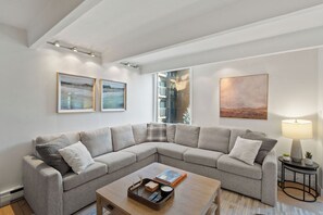 Fernseher, Kamin, Arbeitsbereiche