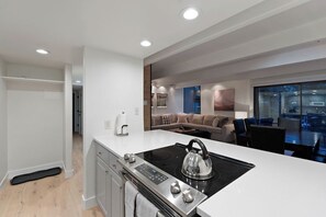 Coffee/tea maker, fridge, microwave, oven