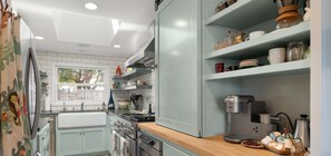 冰箱、微波炉、烤箱、炉灶