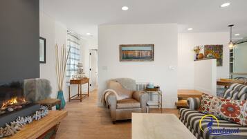 Een smart-tv en een open haard