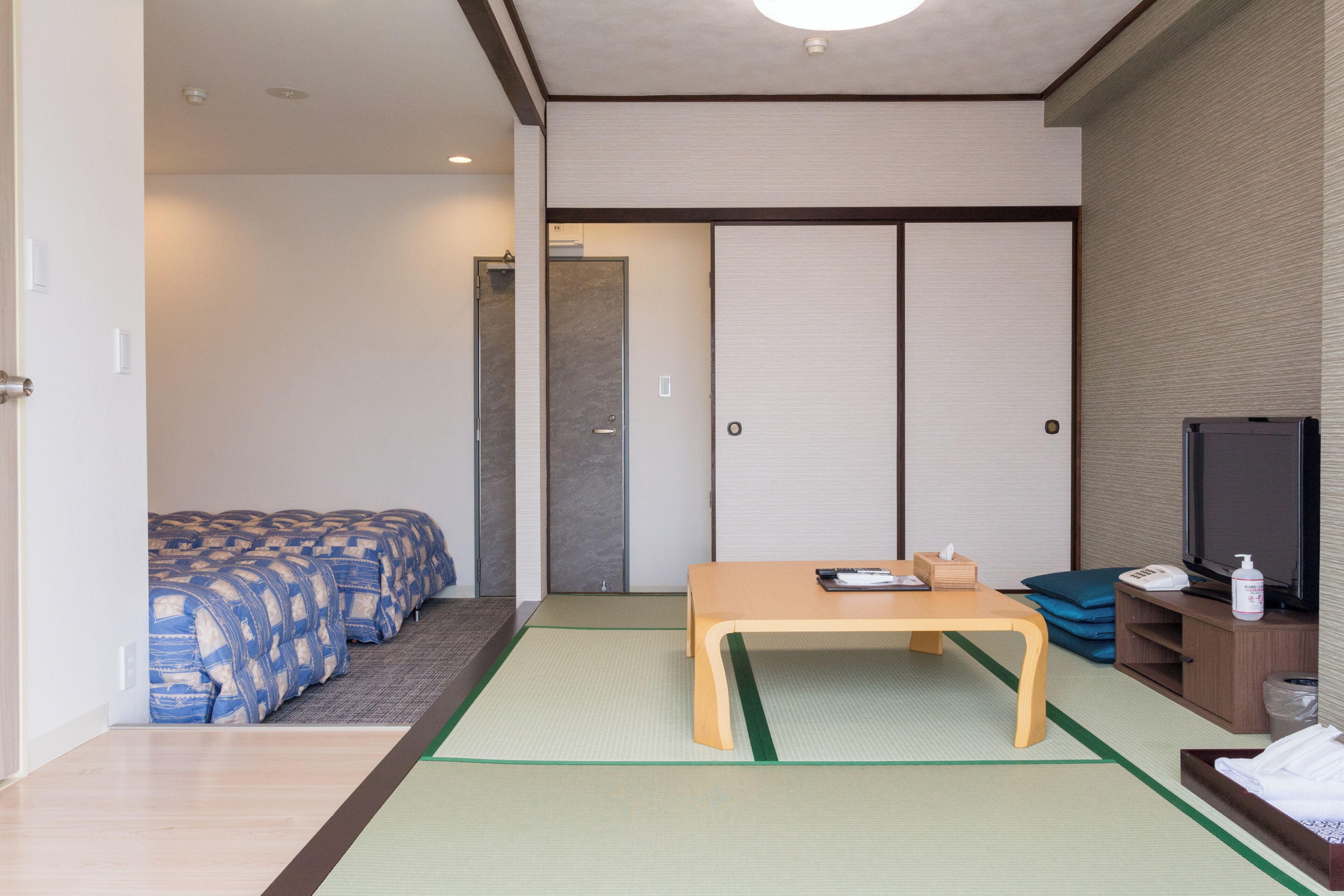 Family Quadruple Room | Desk, bed sheets
