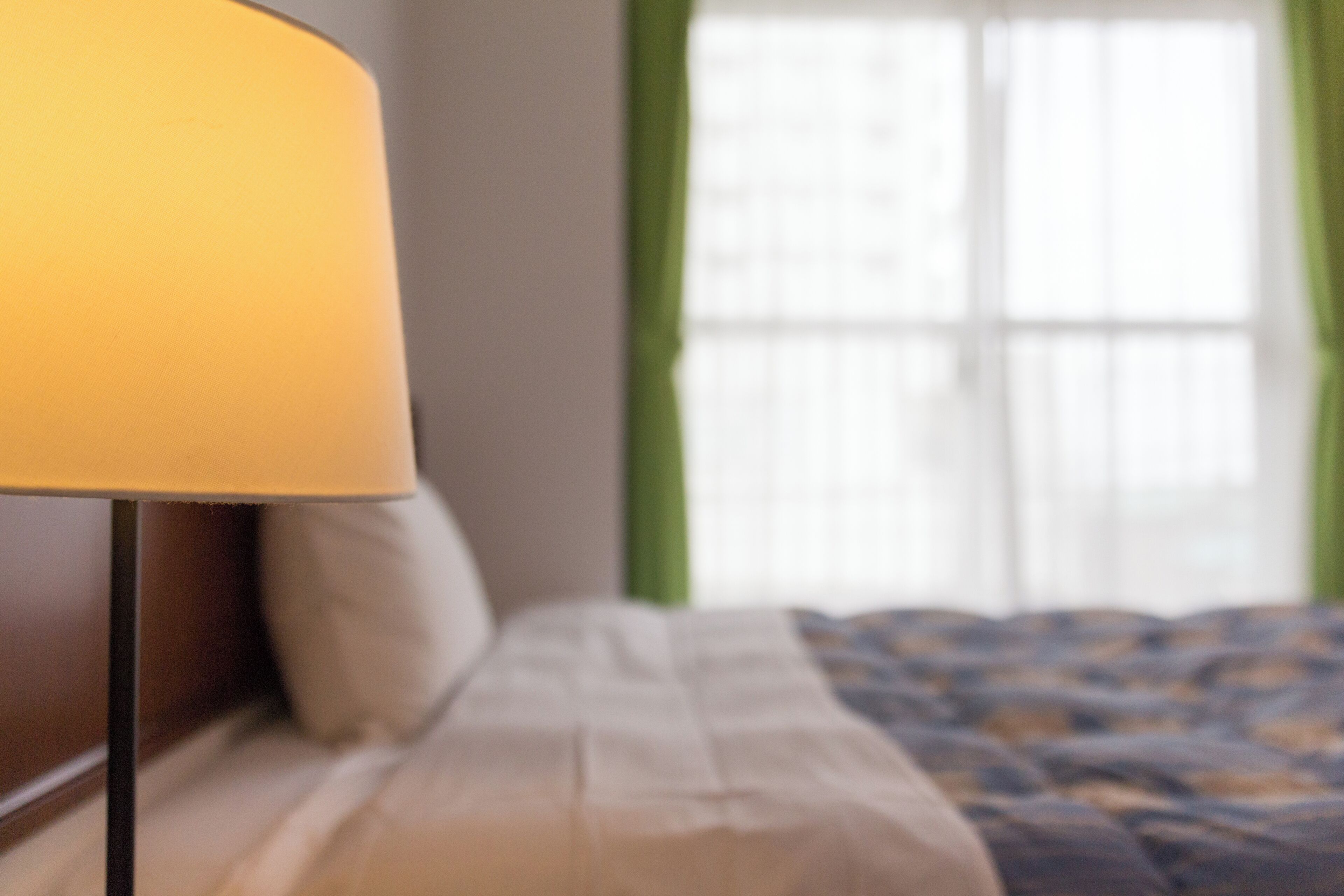 Classic Twin Room | Desk, bed sheets