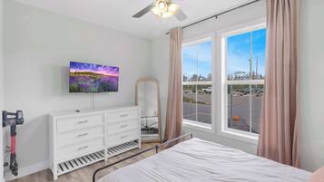 2 bedrooms, iron/ironing board, free WiFi, bed sheets