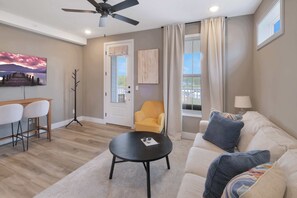 TV - Coral Cottage - 1 Bed 1 Bath (Ottawa)