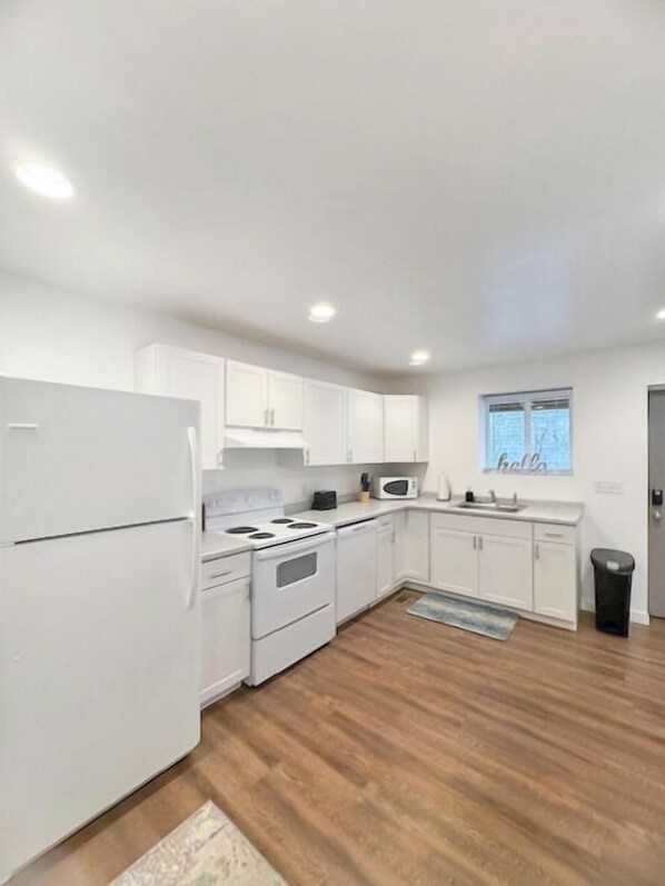 Fridge, microwave, oven, stovetop