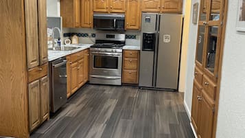 Refrigerador, microondas, horno, placa de cocina