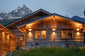 Exterior detail - Spacious Chalet | View | Jacuzzi | Fireplace | BBQ (Chamonix-Mont-Blanc)