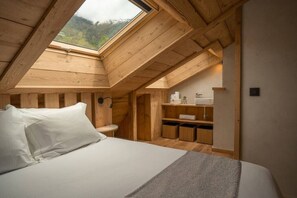 4 bedrooms, iron/ironing board, travel crib, free WiFi