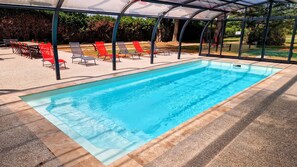 Indoor pool, a heated pool - Villa 1848 / Heated swimming pool all time / Sauna / Billiards / Table football (Épinac)