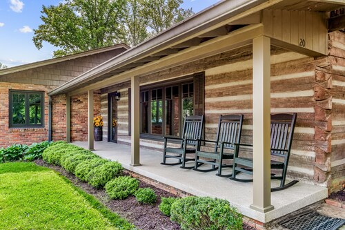 Spacious country home with firepit, patio, foosball, amazing views, & W/D