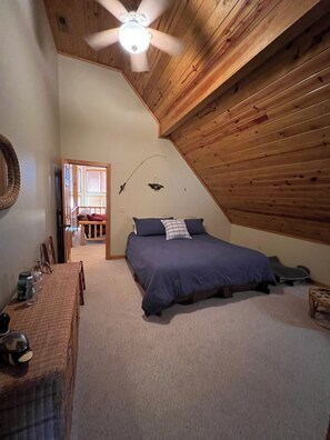 5 bedrooms, iron/ironing board, free WiFi, bed sheets