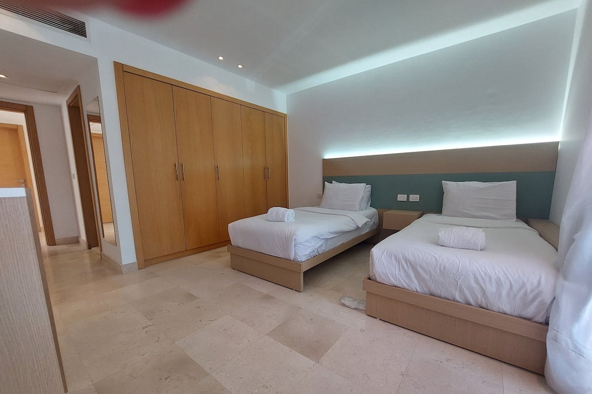 Habitación doble Deluxe | 1 habitación, edredón, camas con efecto memoria y minibar