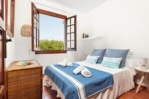 3 عدّة غرف نوم وسرير سفر وواي فاي مجانًا وملاءات أسرّة