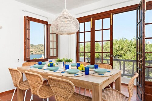 Sunset Tirant, Your seaside retreat