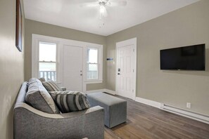 Smart TV - The Kaya Top Suite-Dwntwn West 8 (Indianapolis)