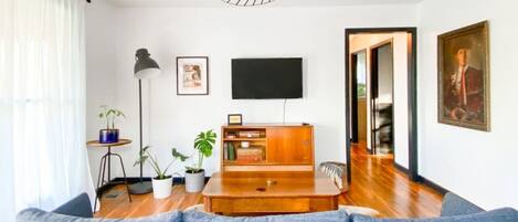 Smart-TV, Stereoanlage, Arbeitsbereiche