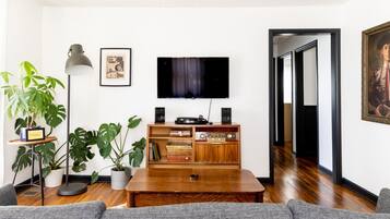 Smart TV, stereo, offices