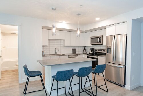 Blue Skies 2 Bedroom Condo 3+ Months