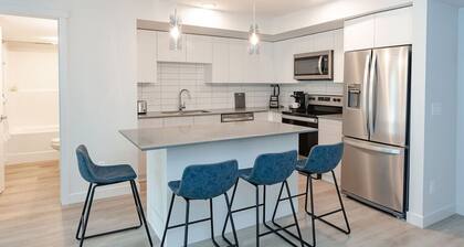 Blue Skies 2 Bedroom Condo 3+ Months