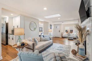 Een televisie en een kantoor