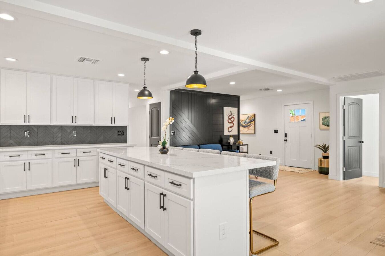 المنشأة من الداخل