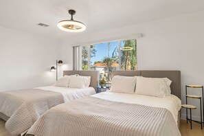 7 bedrooms, desk, iron/ironing board, travel crib