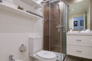 Douche, serviettes fournies