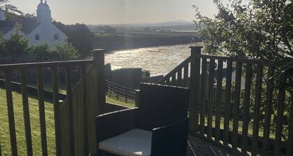 Driftaway at Barrow Lodge on the shore of stunning Barrow Bay