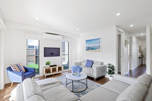 Smart TV, stereo - Birchwood Villa Cowes, Pool & Tennis in Complex (Cowes)