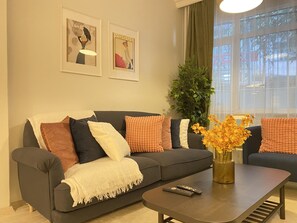 Room - Chic and Roomy Flat Near City s Nisantasi Mall (Istanbul)