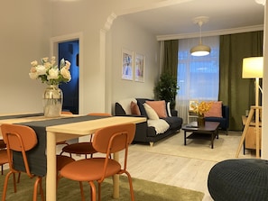 Room - Chic and Roomy Flat Near City s Nisantasi Mall (Istanbul)