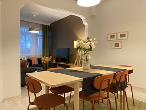 3 bedrooms - Chic and Roomy Flat Near City s Nisantasi Mall (Istanbul)