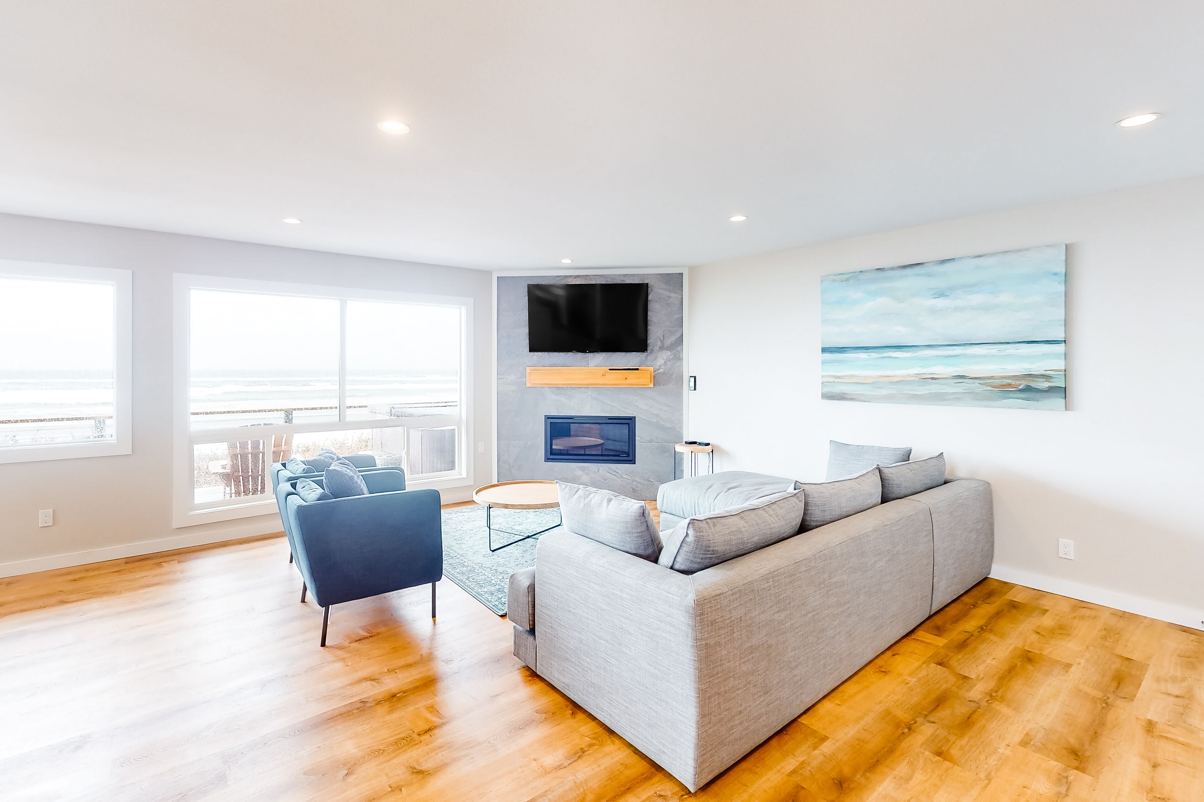Sophisticated oceanfront home with beach views & private hot hub - dog-friendly