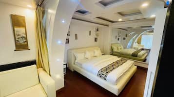 1 bedroom, minibar, desk, soundproofing