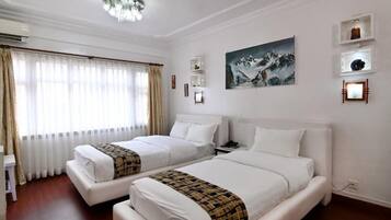 Deluxe-Zweibettzimmer | 1 Schlafzimmer, Minibar, Schreibtisch, schallisolierte Zimmer