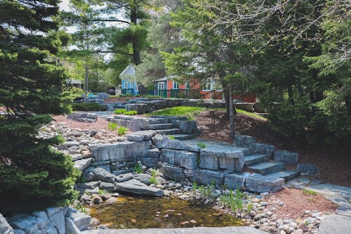 River View cozy studio cottage with loft,  steps shared pool, beach, & firepit