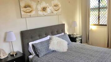 3 bedrooms, iron/ironing board, WiFi, bed sheets