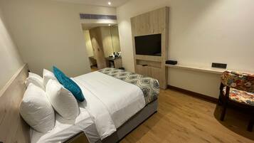 1 bedroom, in-room safe, iron/ironing board, free WiFi